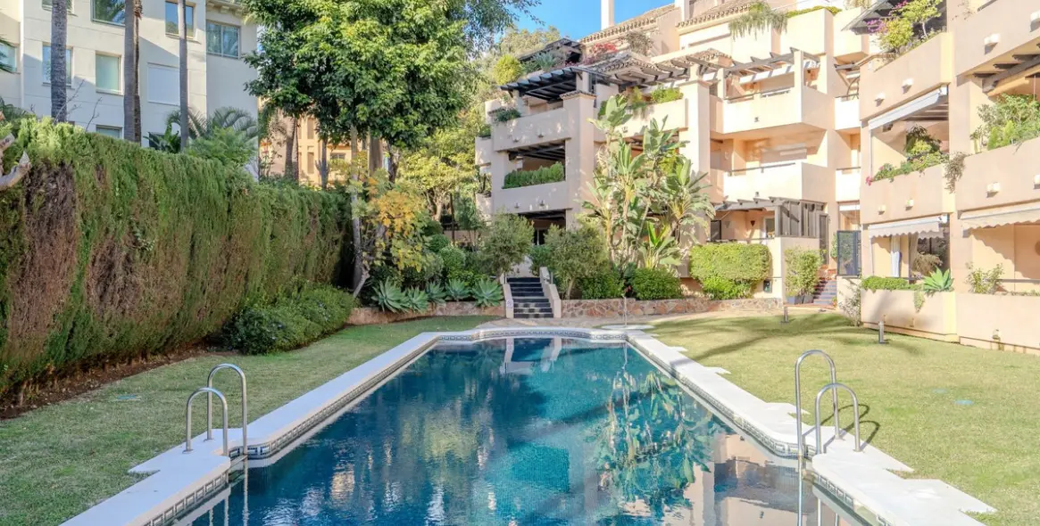 Долгосрочная аренда апартаментов на среднем этаже в Marbella 23