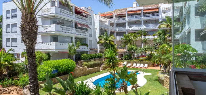 Продажа апартаментов на среднем этаже в The Golden Mile 0