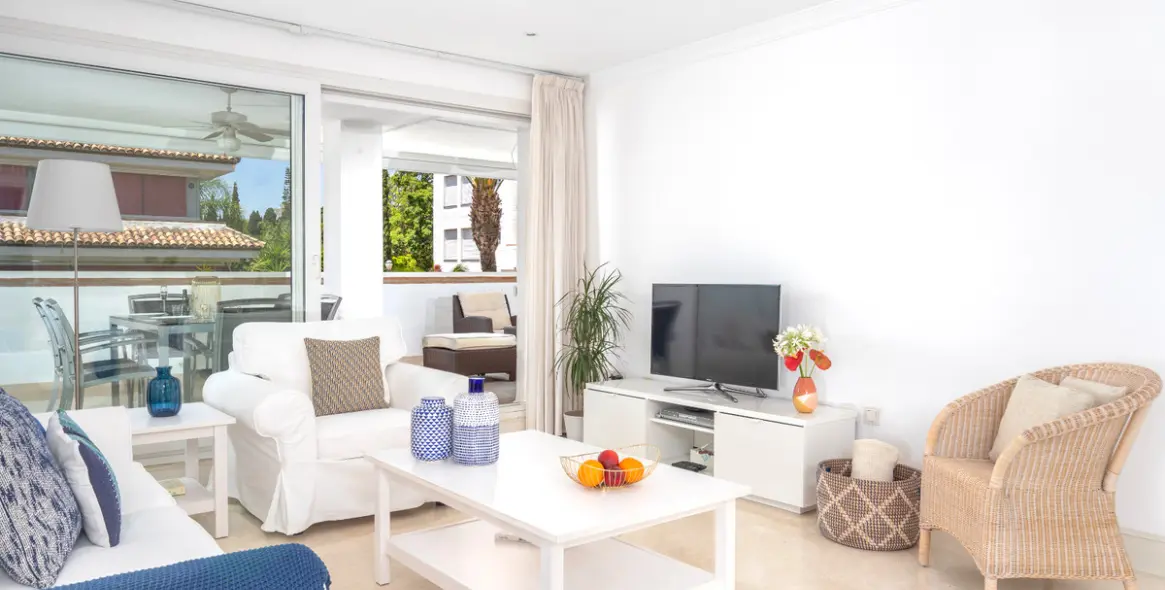 Продажа апартаментов на среднем этаже в The Golden Mile 2