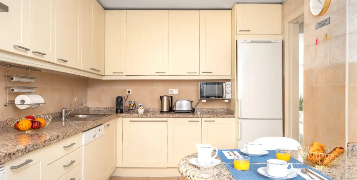 Продажа апартаментов на среднем этаже в The Golden Mile 4