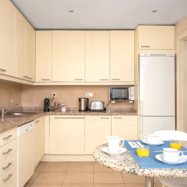 Продажа апартаментов на среднем этаже в The Golden Mile