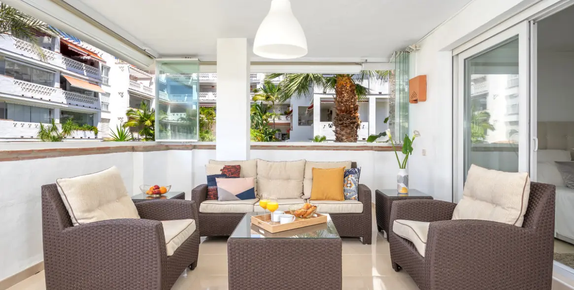 Продажа апартаментов на среднем этаже в The Golden Mile 12