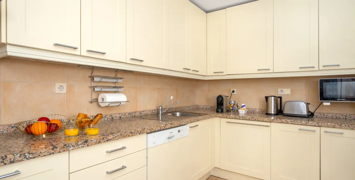 Продажа апартаментов на среднем этаже в The Golden Mile 15