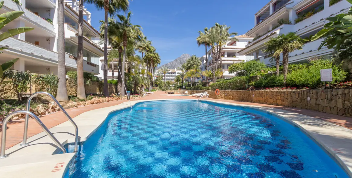 Продажа апартаментов на среднем этаже в The Golden Mile 16