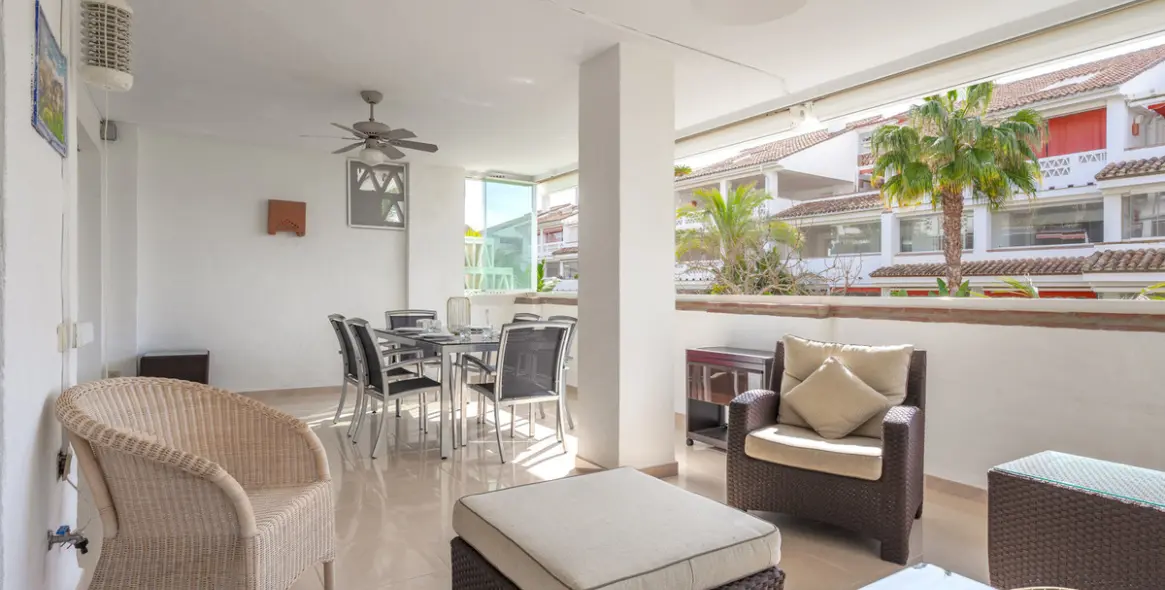 Продажа апартаментов на среднем этаже в The Golden Mile 19