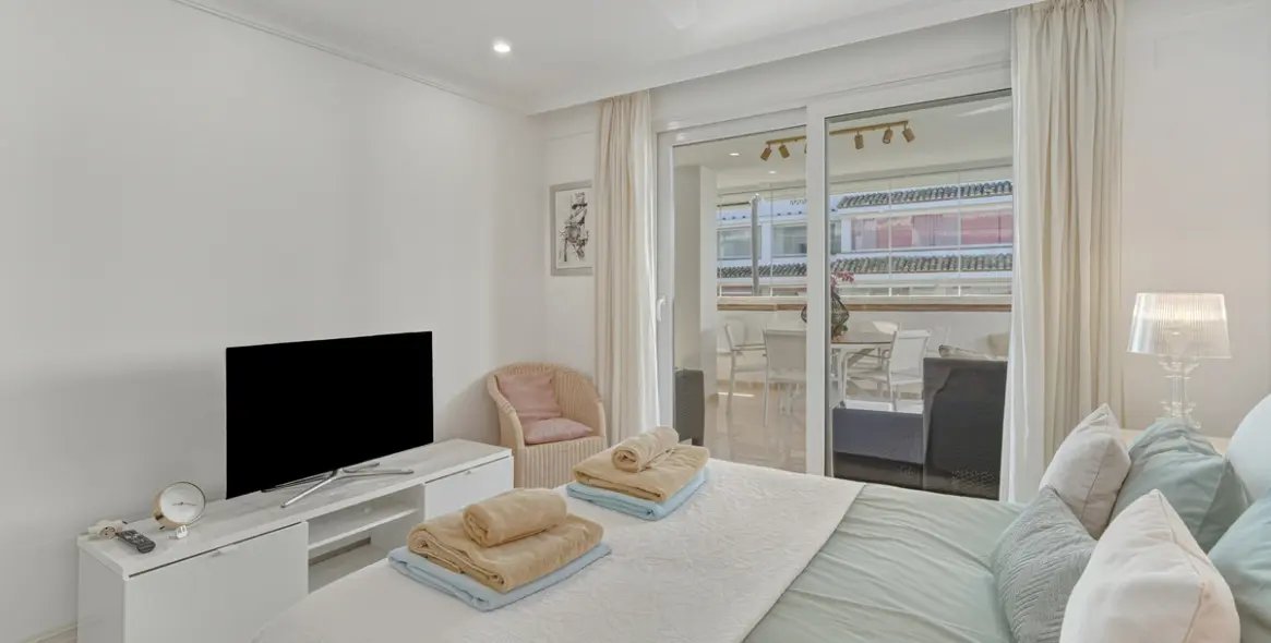 Продажа апартаментов на среднем этаже в The Golden Mile 21