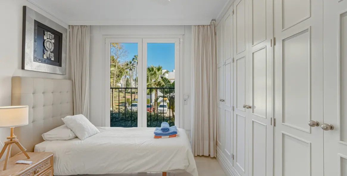 Продажа апартаментов на среднем этаже в The Golden Mile 23