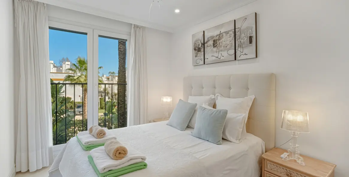 Продажа апартаментов на среднем этаже в The Golden Mile 25