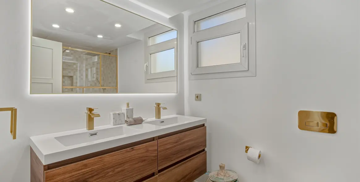 Продажа апартаментов на среднем этаже в The Golden Mile 29