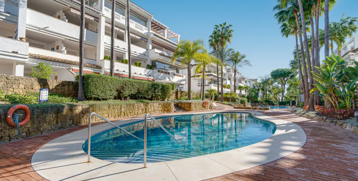 Продажа апартаментов на среднем этаже в The Golden Mile 33