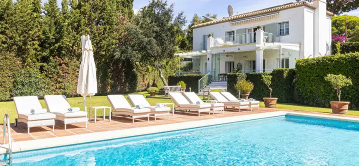 Продажа  отдельно стоящей виллы в Elviria 0