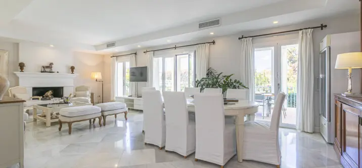 Продажа  отдельно стоящей виллы в Elviria 3