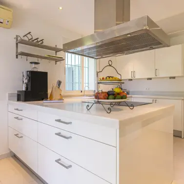 Продажа  отдельно стоящей виллы в Elviria