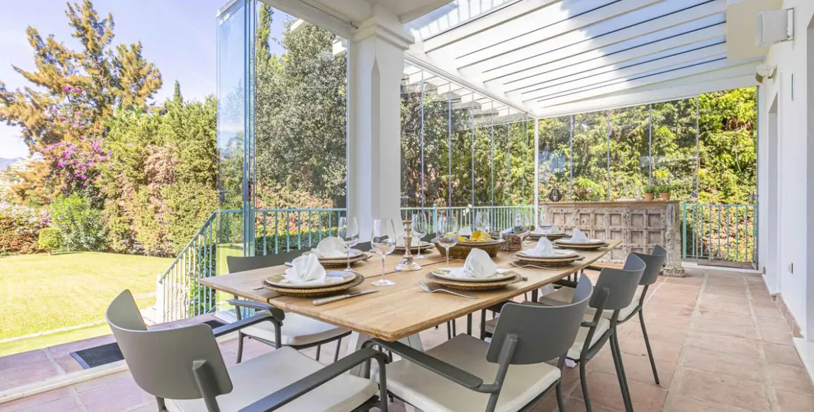 Продажа  отдельно стоящей виллы в Elviria 8