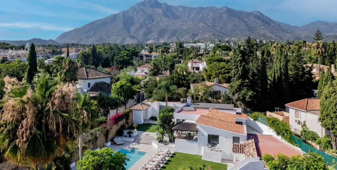 Продажа  отдельно стоящей виллы в Nagüeles 8