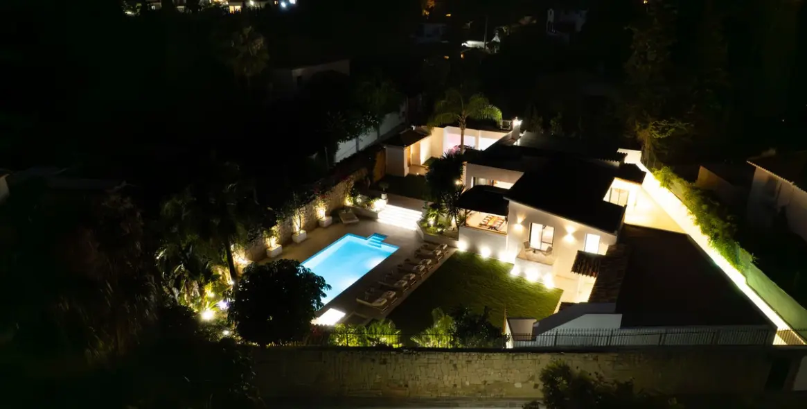 Продажа  отдельно стоящей виллы в Nagüeles 15