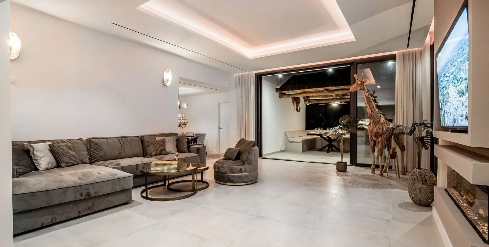 Sale of detached villa in Nagüeles 71