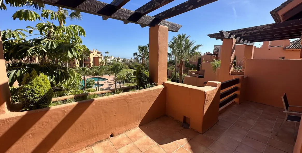 Long-term rent of penthouse in New Golden Mile 7