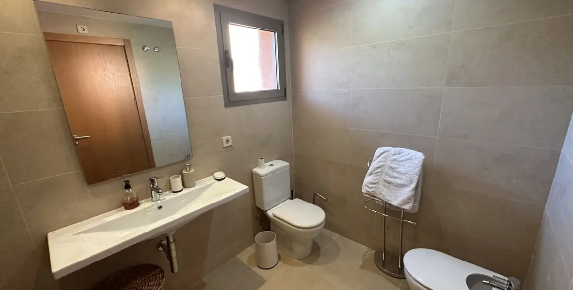 Long-term rent of penthouse in New Golden Mile 9