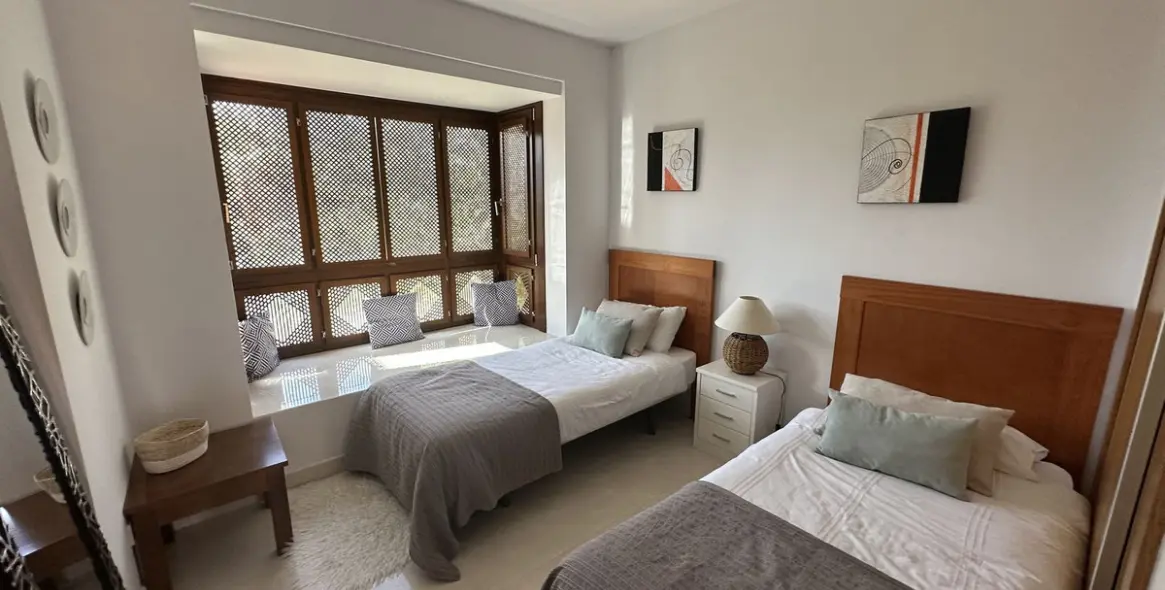 Long-term rent of penthouse in New Golden Mile 11