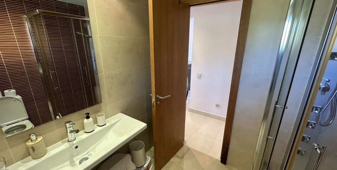 Long-term rent of penthouse in New Golden Mile 15