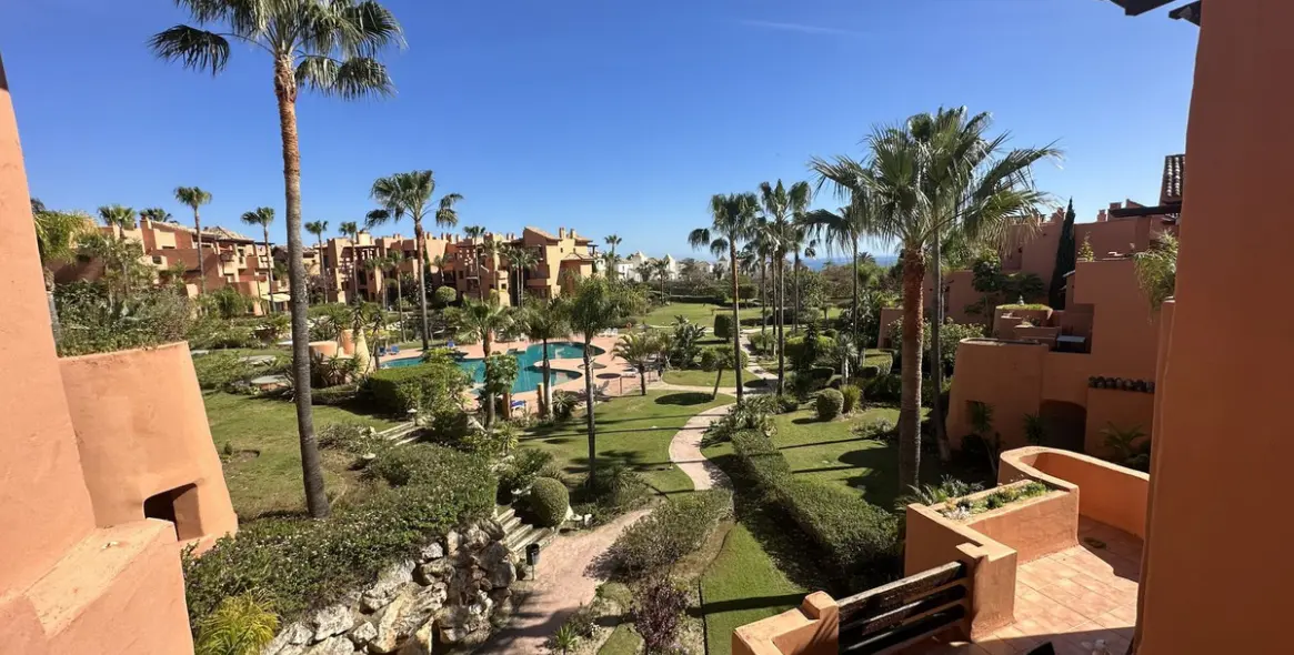 Long-term rent of penthouse in New Golden Mile 19