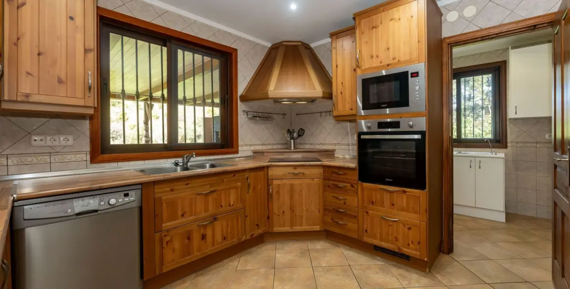 Sale of finca - cortijo in Monda 9