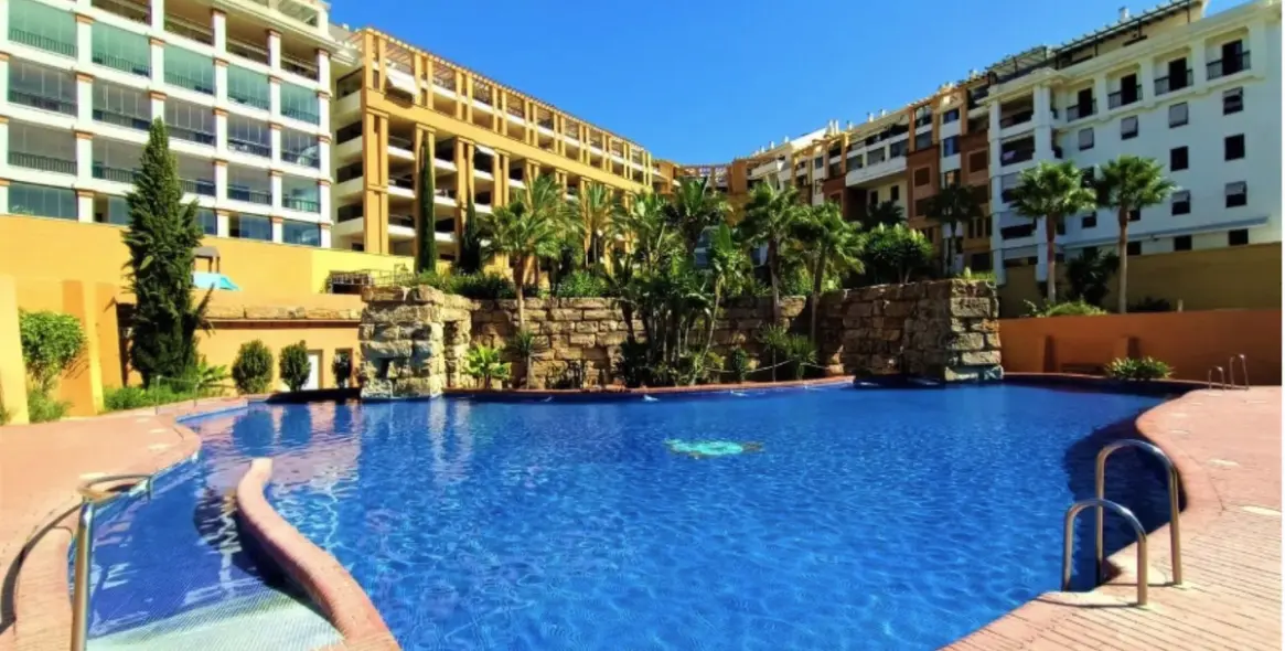 Sale of middle floor apartment in San Pedro de Alcántara 1