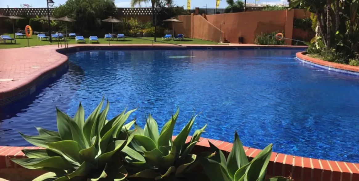 Sale of middle floor apartment in San Pedro de Alcántara 2