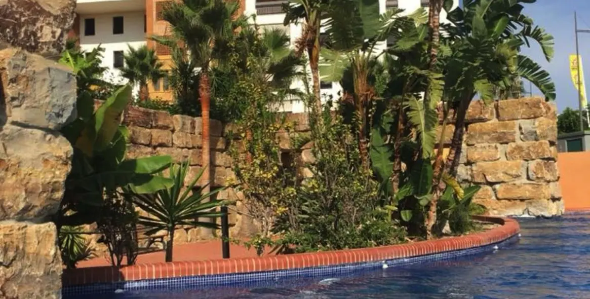 Sale of middle floor apartment in San Pedro de Alcántara 18