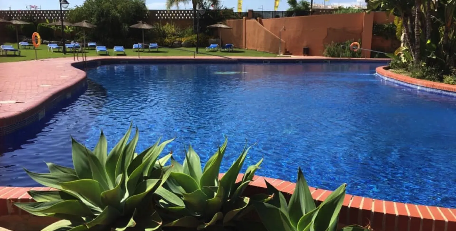 Sale of middle floor apartment in San Pedro de Alcántara 2