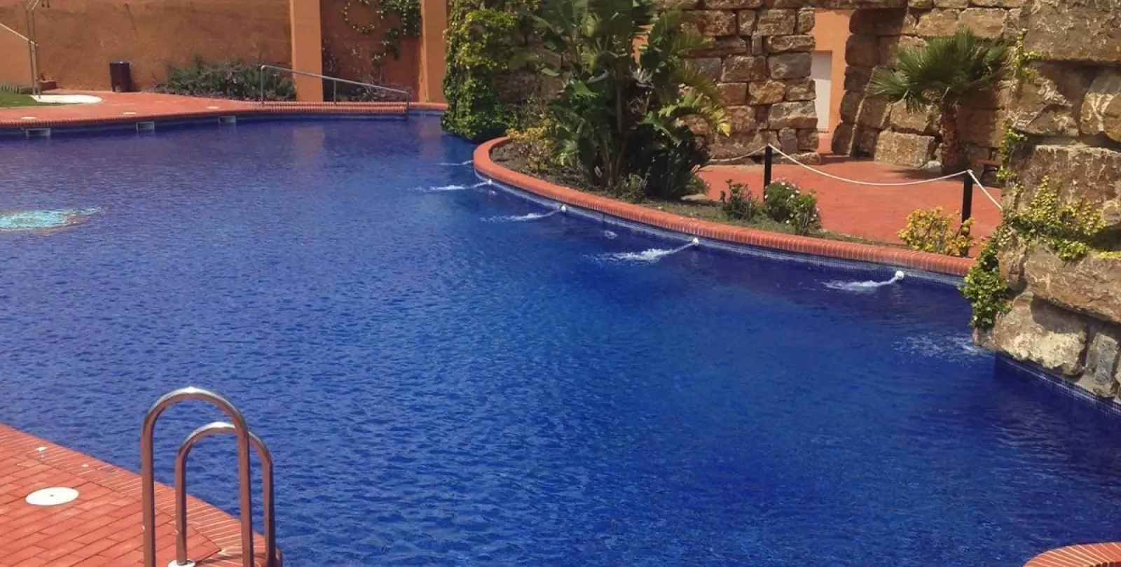 Sale of middle floor apartment in San Pedro de Alcántara 19