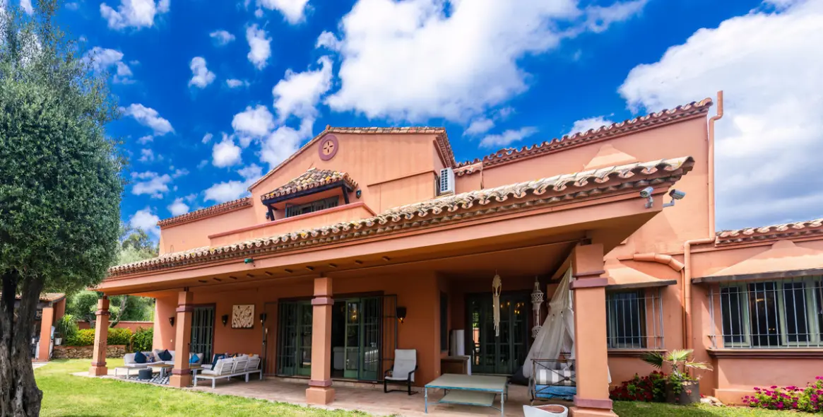 Sale of detached villa in Nueva Andalucía 1