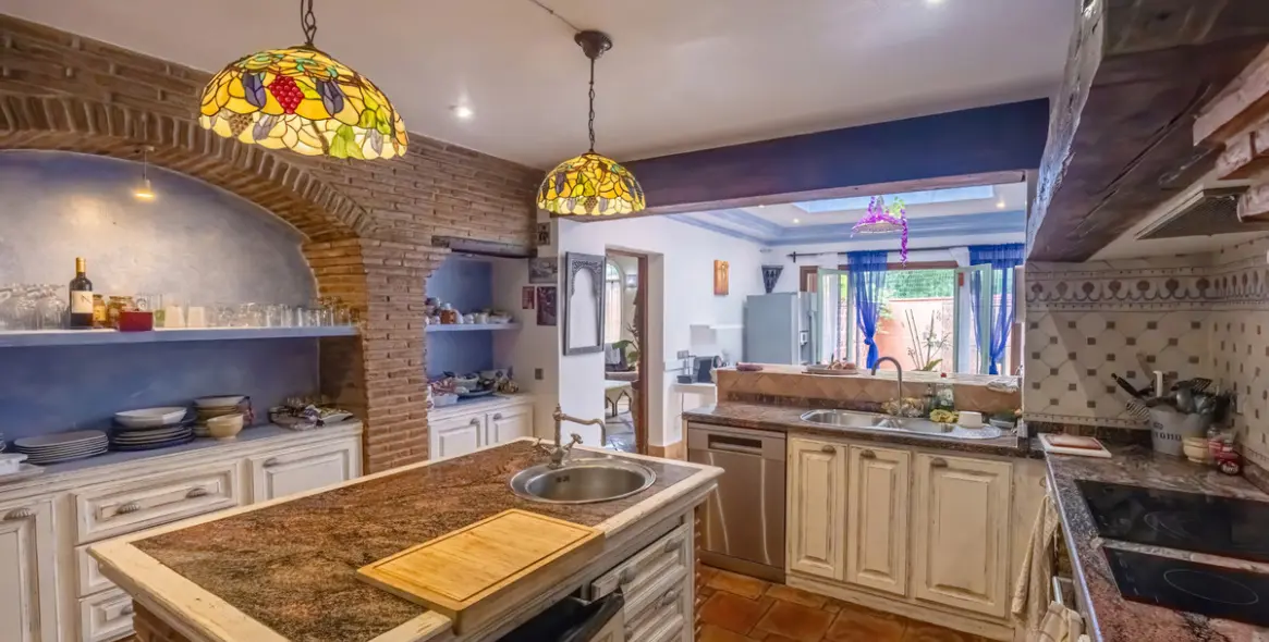 Sale of detached villa in Nueva Andalucía 6