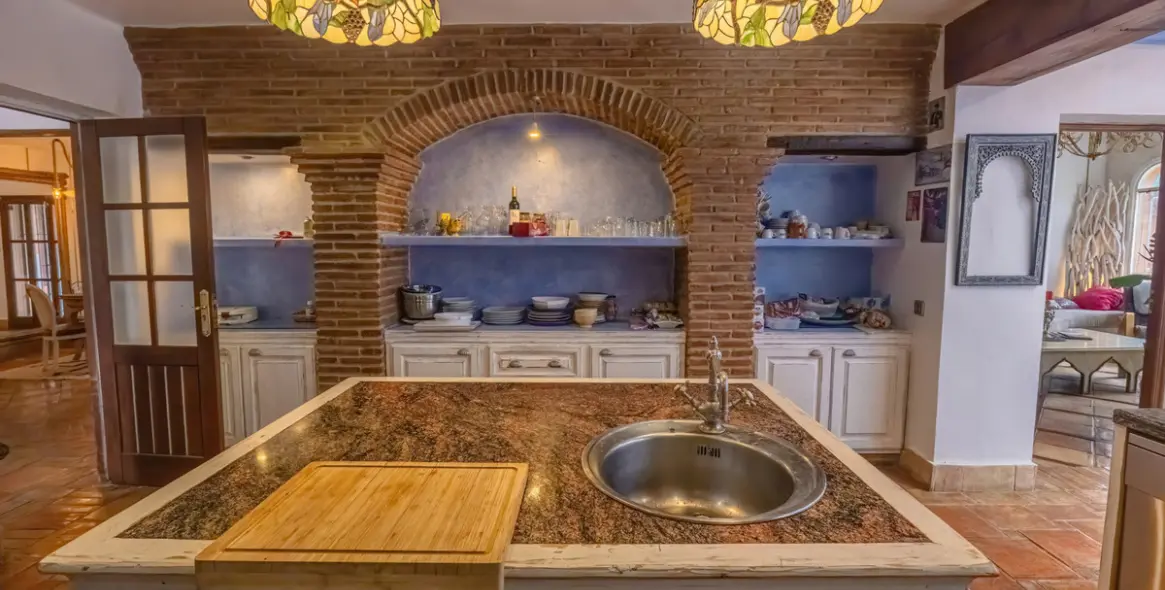 Sale of detached villa in Nueva Andalucía 9