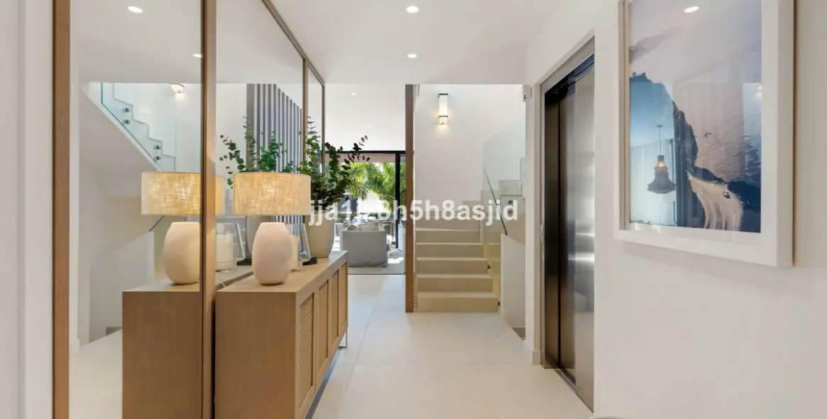 Sale of semi-detached house in Sierra Blanca 10