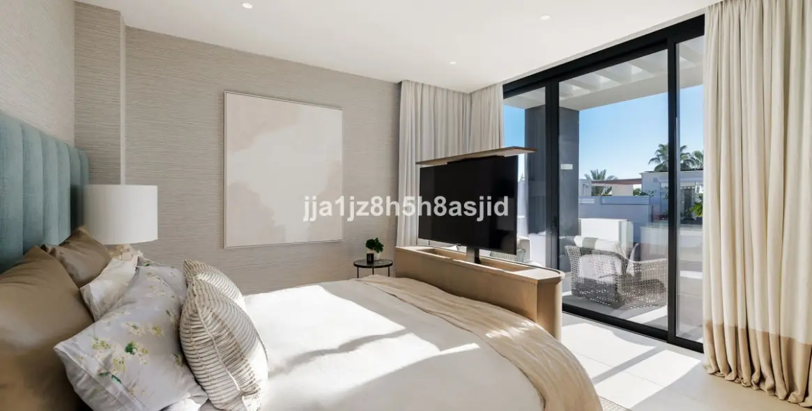 Продажа дома на две семьи в Sierra Blanca 33