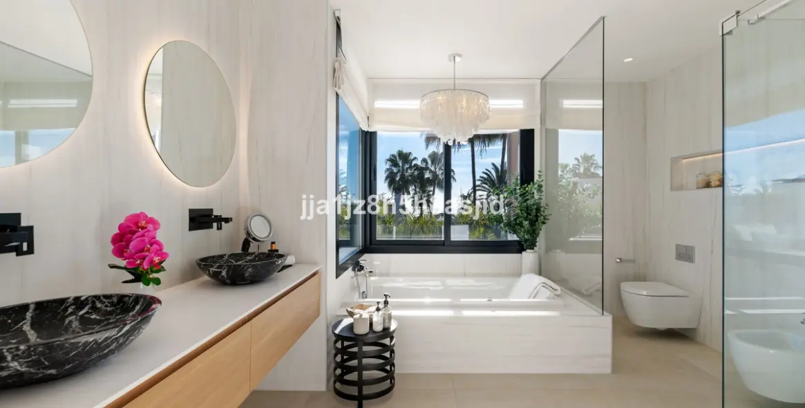 Продажа дома на две семьи в Sierra Blanca 37