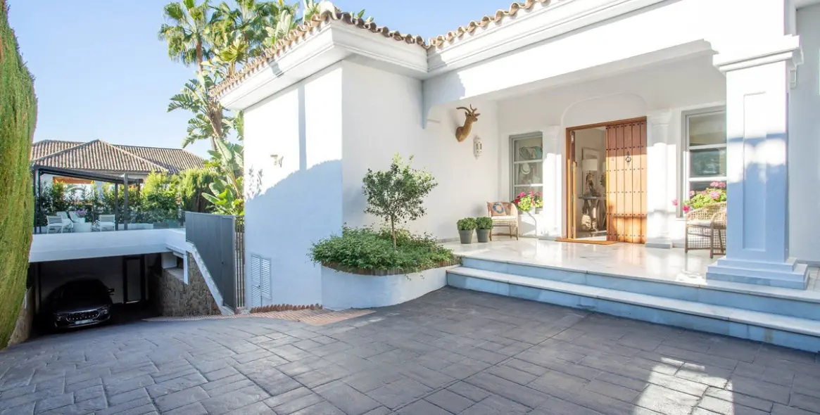 Продажа  отдельно стоящей виллы в Sierra Blanca 2