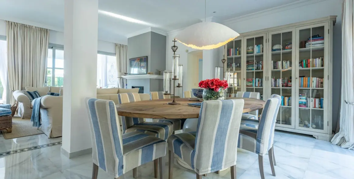 Продажа  отдельно стоящей виллы в Sierra Blanca 33