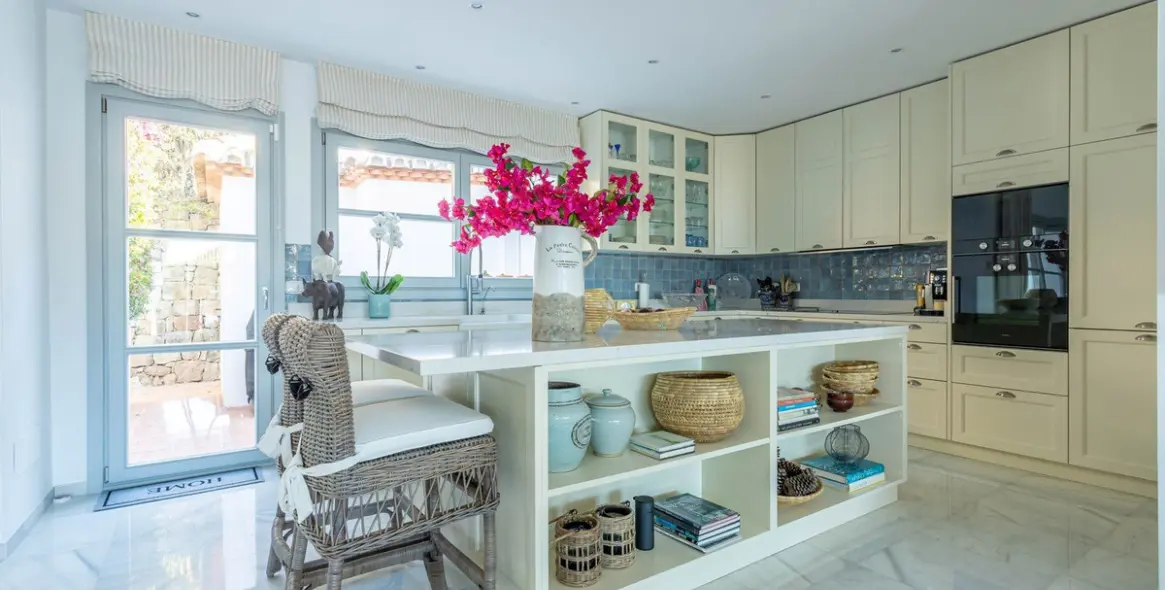 Продажа  отдельно стоящей виллы в Sierra Blanca 34