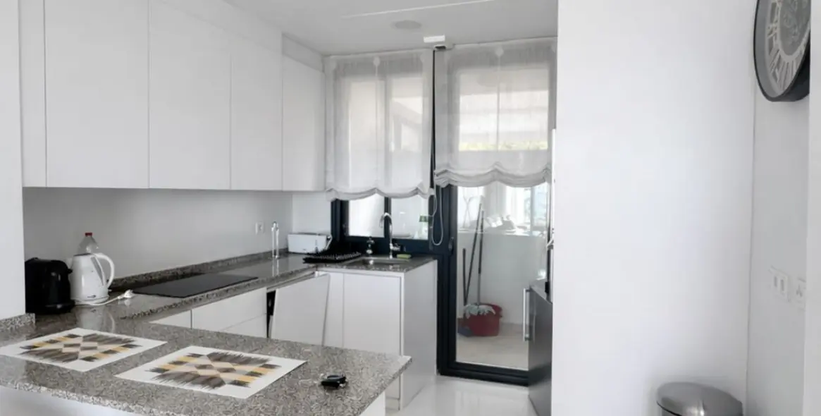 Long-term rent of middle floor apartment in Atalaya 7