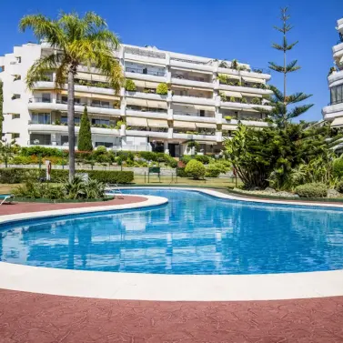Sale of middle floor apartment in Guadalmina Alta
