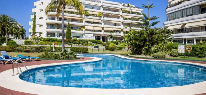Sale of middle floor apartment in Guadalmina Alta 0