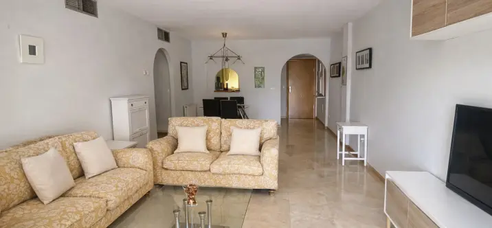 Sale of middle floor apartment in Guadalmina Alta 2