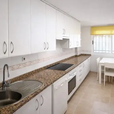 Sale of middle floor apartment in Guadalmina Alta