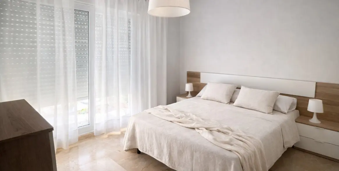 Venta de apartamento en planta media en Guadalmina Alta 8