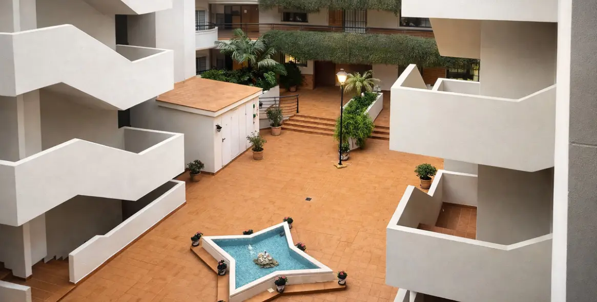 Venta de apartamento en planta media en Guadalmina Alta 14