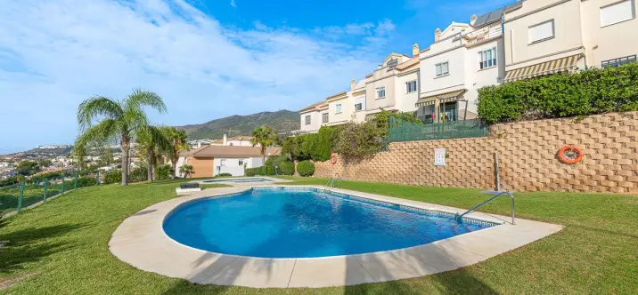 Продажа апартаментов на среднем этаже в Benalmadena 0