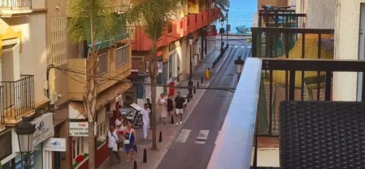 Sale of middle floor apartment in Fuengirola 0